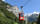 Die kleine Fürenalpbahn mit mehreren Hundert Metern freier Höhe vor einer senkrechten Felswand bietet ein Höhenerlebnis und eine Fahrt zu einer Hochterrasse mit prächtigem Ausblick ins Tal und auf die gegenüberliegende Bergkulisse.
